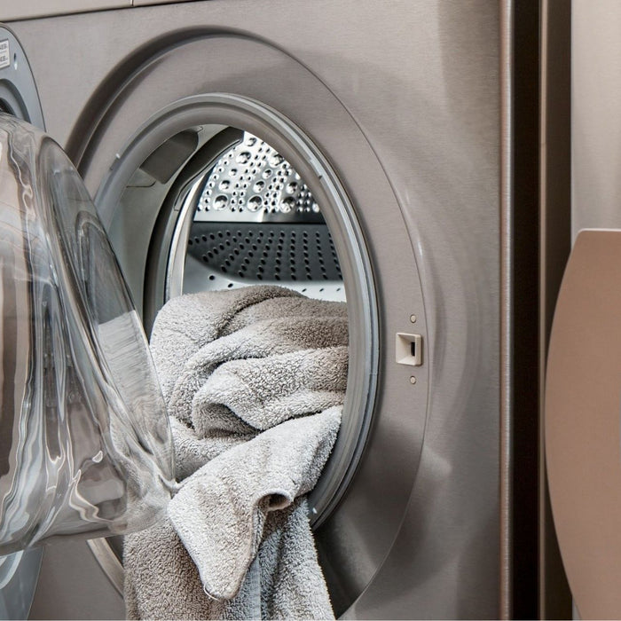 Waschmaschine mit frischer Wäsche