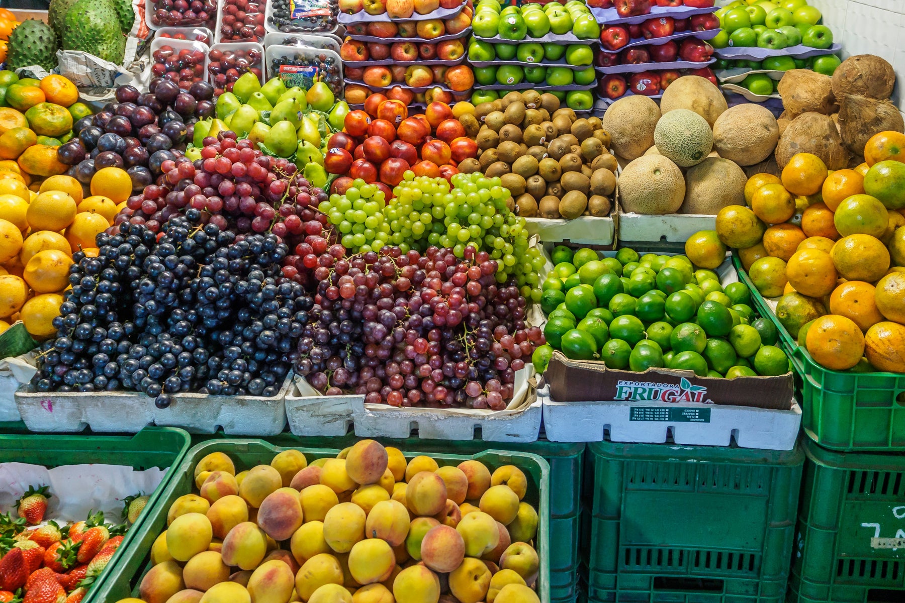 Fruchtkörbe im Supermarkt